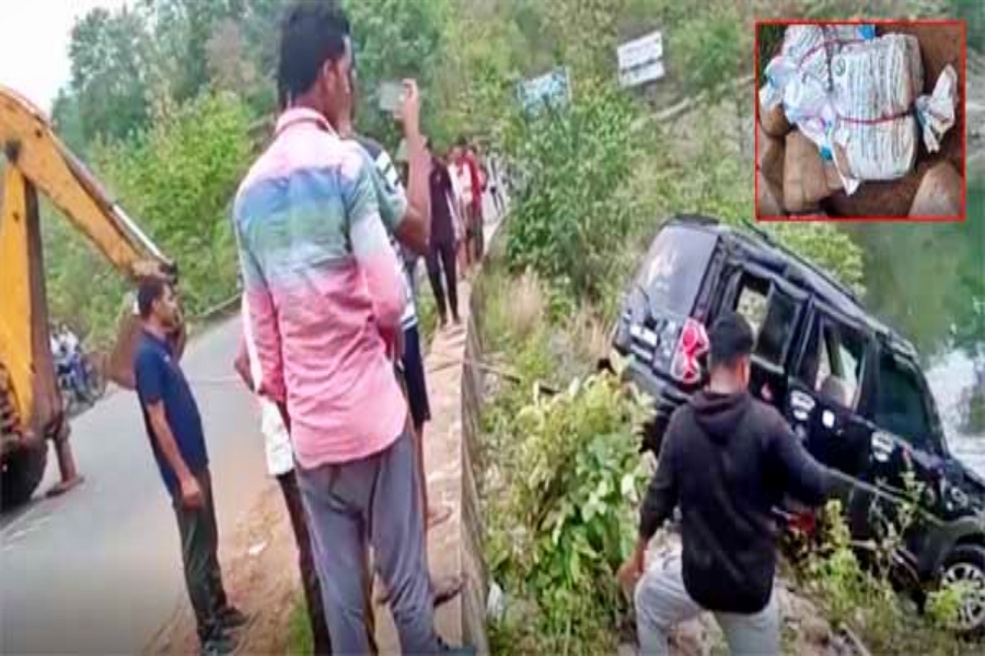 Ganja carrying car jumped into the reservoir in Andhra Pradesh, car jumped into the reservoir in Alluri Sitharama Raju district,  Alluri Sitharama Raju district news, ಆಂಧ್ರಪ್ರದೇಶದಲ್ಲಿ ಜಲಾಶಯಕ್ಕೆ ಹಾರಿದ ಗಾಂಜಾ ಸಾಗಿಸುತ್ತಿದ್ದ ಕಾರು, ಅಲ್ಲೂರಿ ಸೀತಾರಾಮ ರಾಜು ಜಿಲ್ಲೆಯಲ್ಲಿ ಜಲಾಶಯಕ್ಕೆ ಹಾರಿದ ಕಾರು, ಅಲ್ಲೂರಿ ಸೀತಾರಾಮ ರಾಜು ಜಿಲ್ಲೆ ಸುದ್ದಿ,