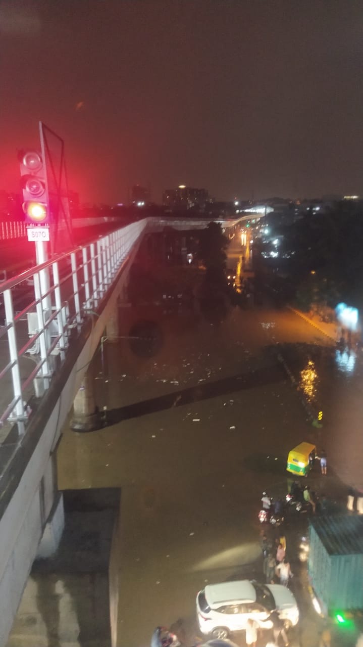 heavy-rain-in-bengaluru-traffic-jam-in-some-parts-of-the-city