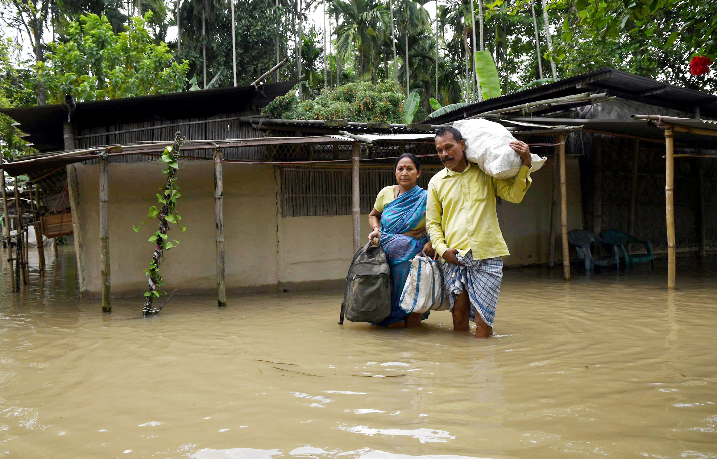 Landslide wrecks havoc in Assam  Assam flood  Assam flood update  Assam landslide death rate  Assam travel update  അസമില്‍ പ്രകൃതിക്ഷോഭം  അസമില്‍ വെള്ളപ്പൊക്കം  അസമില്‍ മഴക്കെടുതി  മുഖ്യമന്ത്രി ഹിമന്ത ബിശ്വ ശർമ്മ  Assam flood news