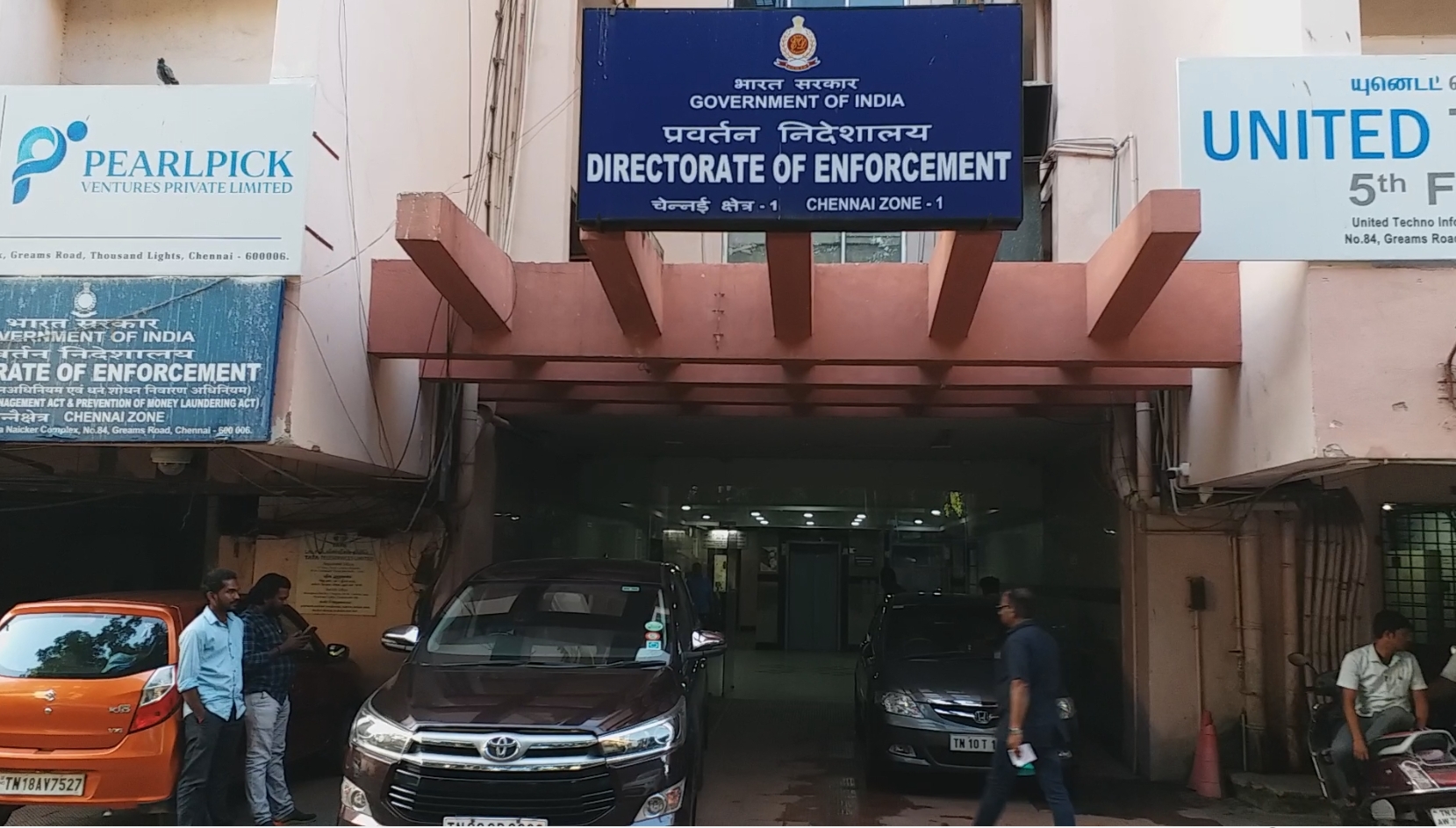 இயக்குநர் சங்கரிடம் அமலாக்கத்துறை அதிகாரிகள் 3 மணி நேர விசாரணை Enforcement directorate officer interrogated Director Shankar for 3 hours
