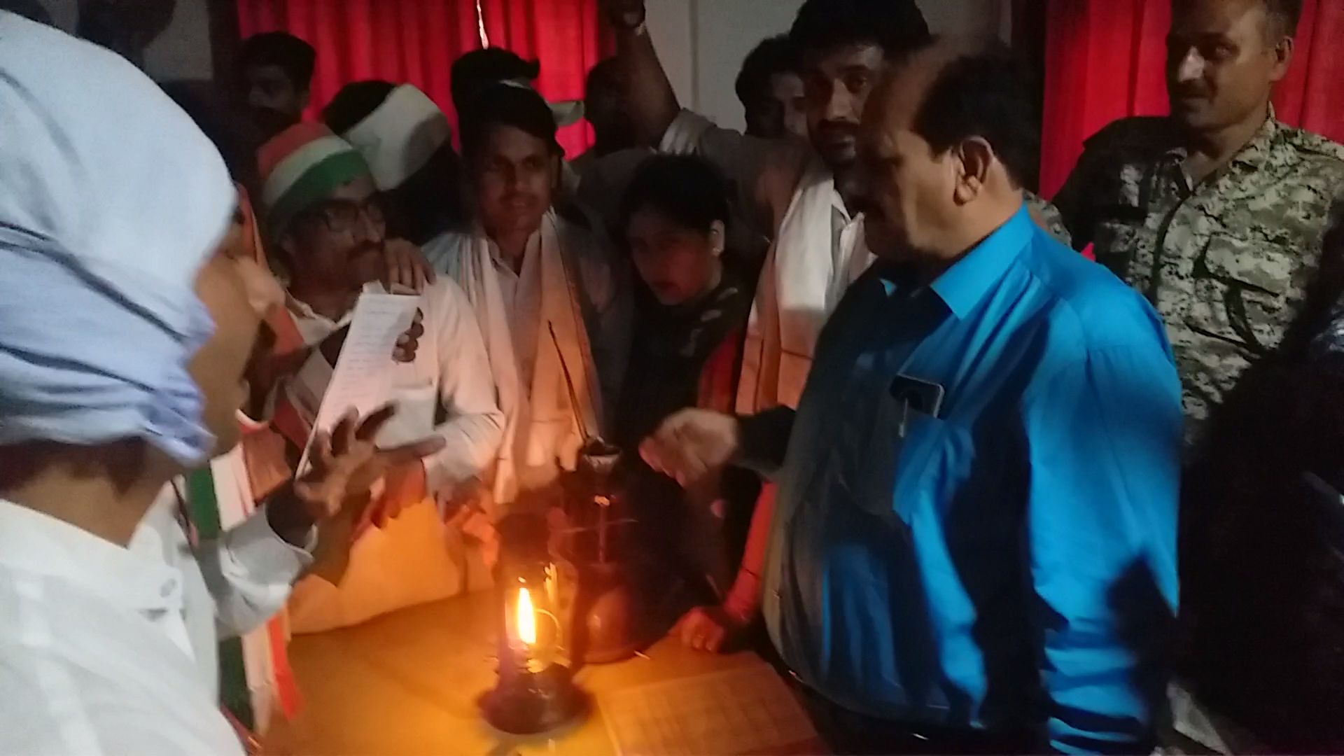 Congress protested by handing over lantern and seed