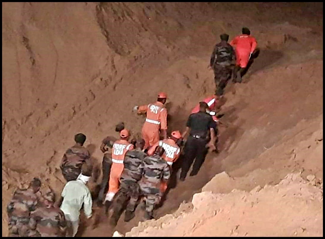 Two laborers buried in the well in Hisar