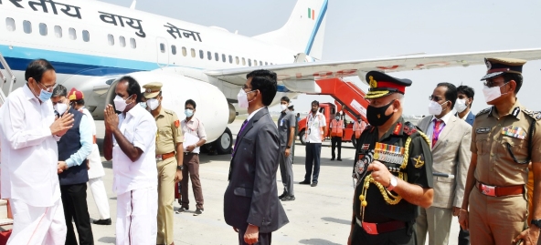 குடியரசுத் துணைத் தலைவர் வெங்கையா நாயுடு தனி விமானம் மூலம் சென்னை வருகை