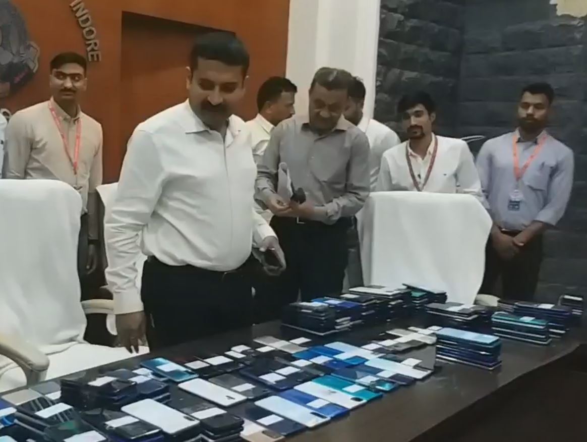 Indore police recovered 540 mobiles from 10 states