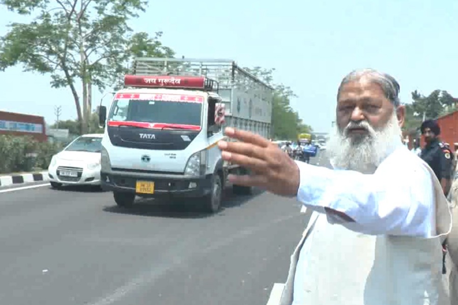 Anil Vij stopped the truck by standing on the road