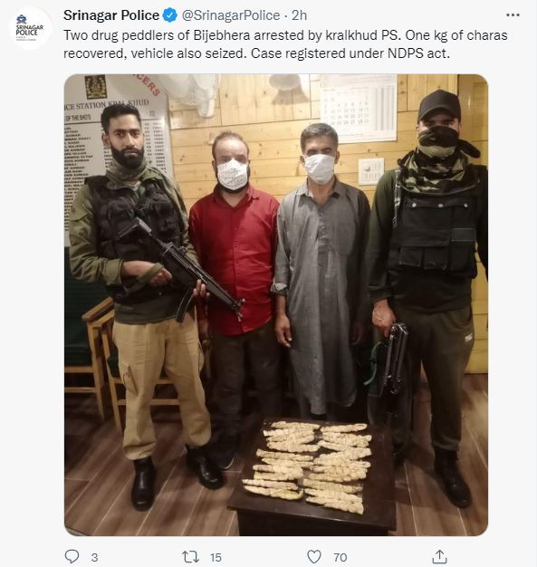 two-drug-peddlers-arrested-with-1-kg-charas-in-srinagar