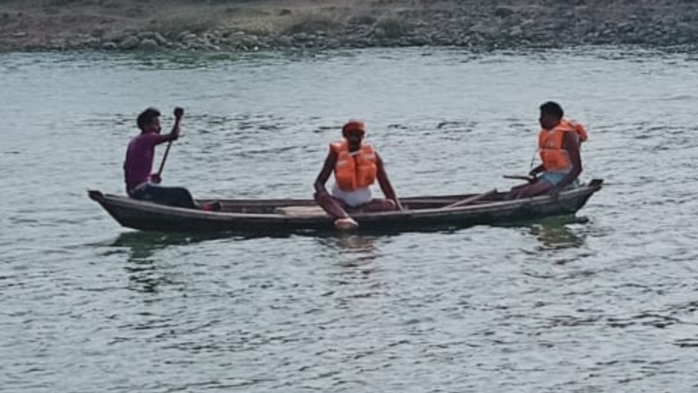 Rewa Boat capsized in Tamas river