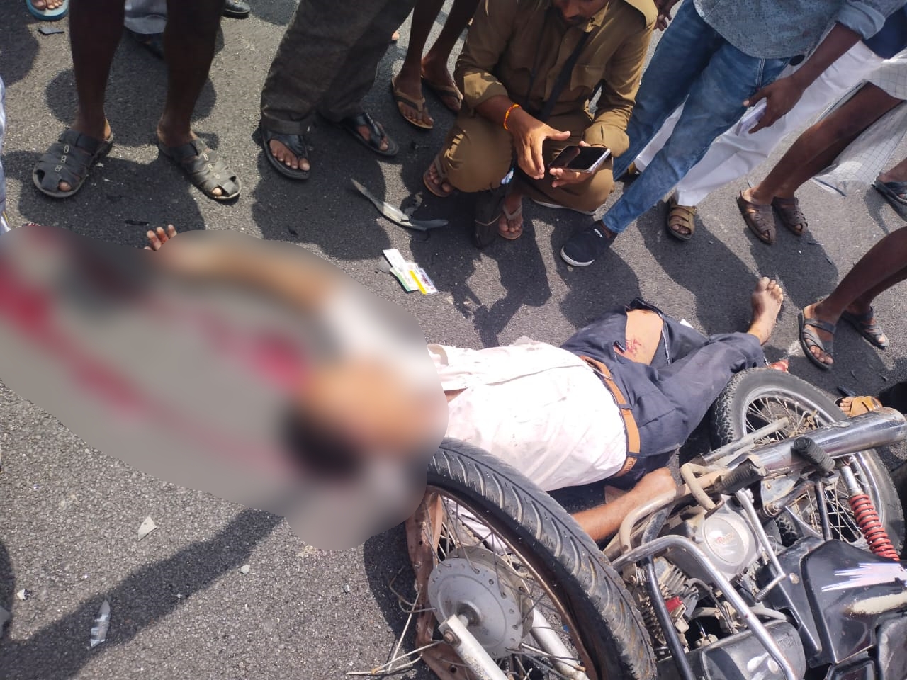 people died in bikes accident in Raichur, Raichur crime news, Bikes collide in Raichur, Raichur news, ರಾಯಚೂರಿನಲ್ಲಿ ಬೈಕ್ ಅಪಘಾತದಲ್ಲಿ ಜನರ ಸಾವು, ರಾಯಚೂರು ಅಪರಾಧ ಸುದ್ದಿ, ರಾಯಚೂರಿನಲ್ಲಿ ಬೈಕ್ ಡಿಕ್ಕಿ, ರಾಯಚೂರು ಸುದ್ದಿ,