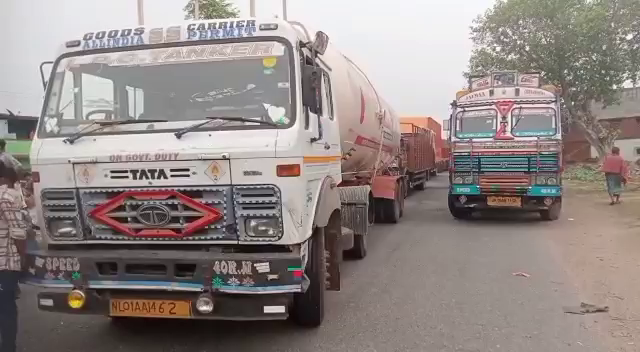 villagers-road-jam-for-demanding-recounting-in-giridih