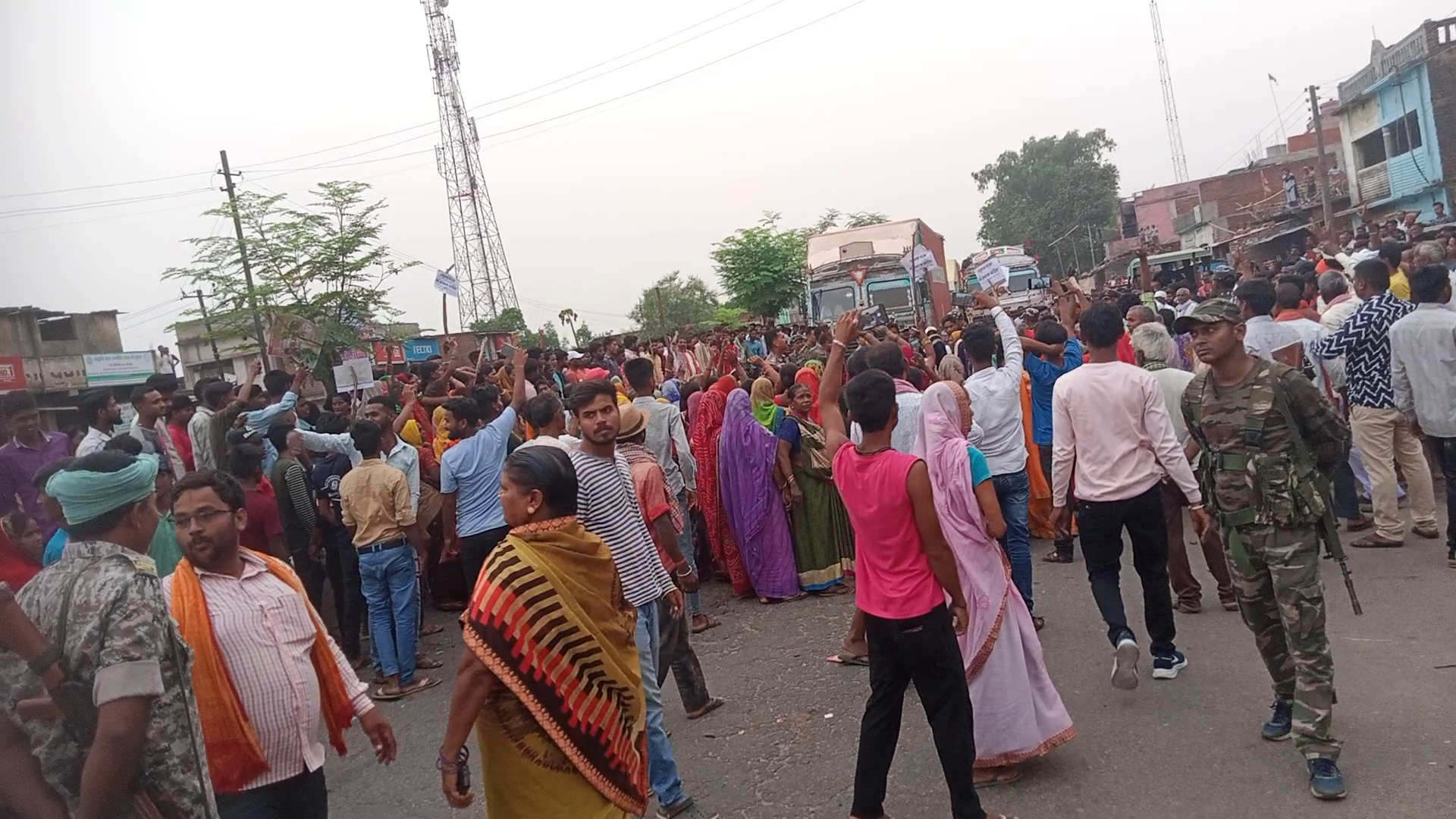 villagers-road-jam-for-demanding-recounting-in-giridih