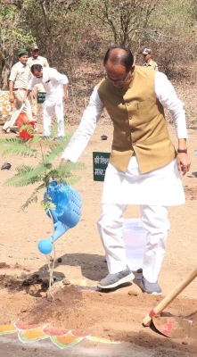 Chief Minister Shivraj appeals to public to plant saplings