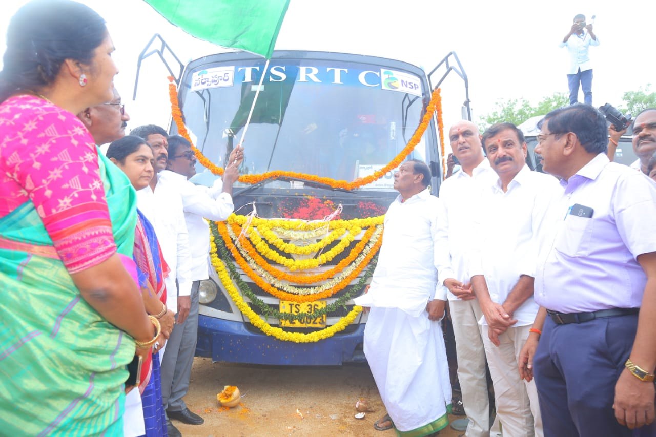 minister harish rao fire on central government