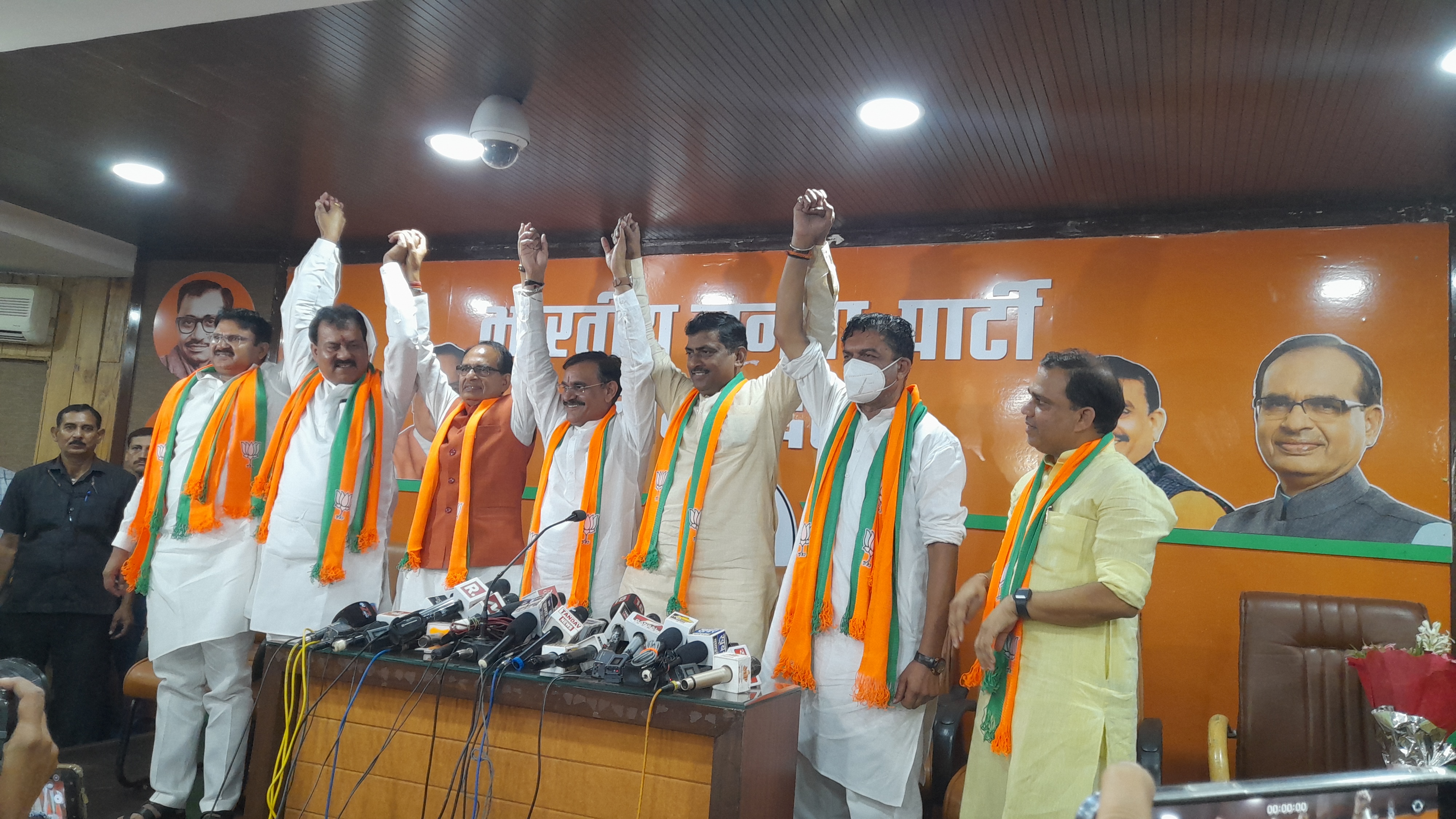 Politics intensified in MP three MLAs joined BJP