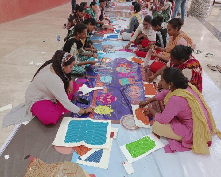 PM Modi visits Gujarat, women made 100 feet long painting with a bindi