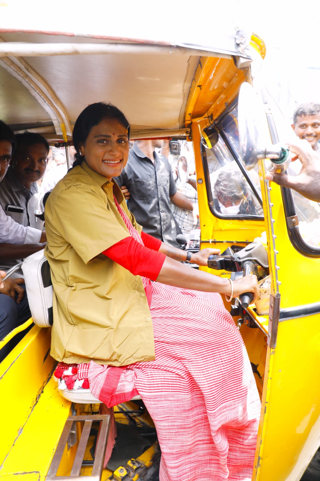 YSRTP President Sharmila drive auto in khammam