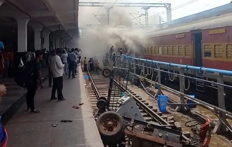 ಅಗ್ನಿಪಥ ಯೋಜನೆ ಖಂಡಿಸಿ ನಡೆದ ಹಿಂಸಾಚಾರದ ಚಿತ್ರಣ