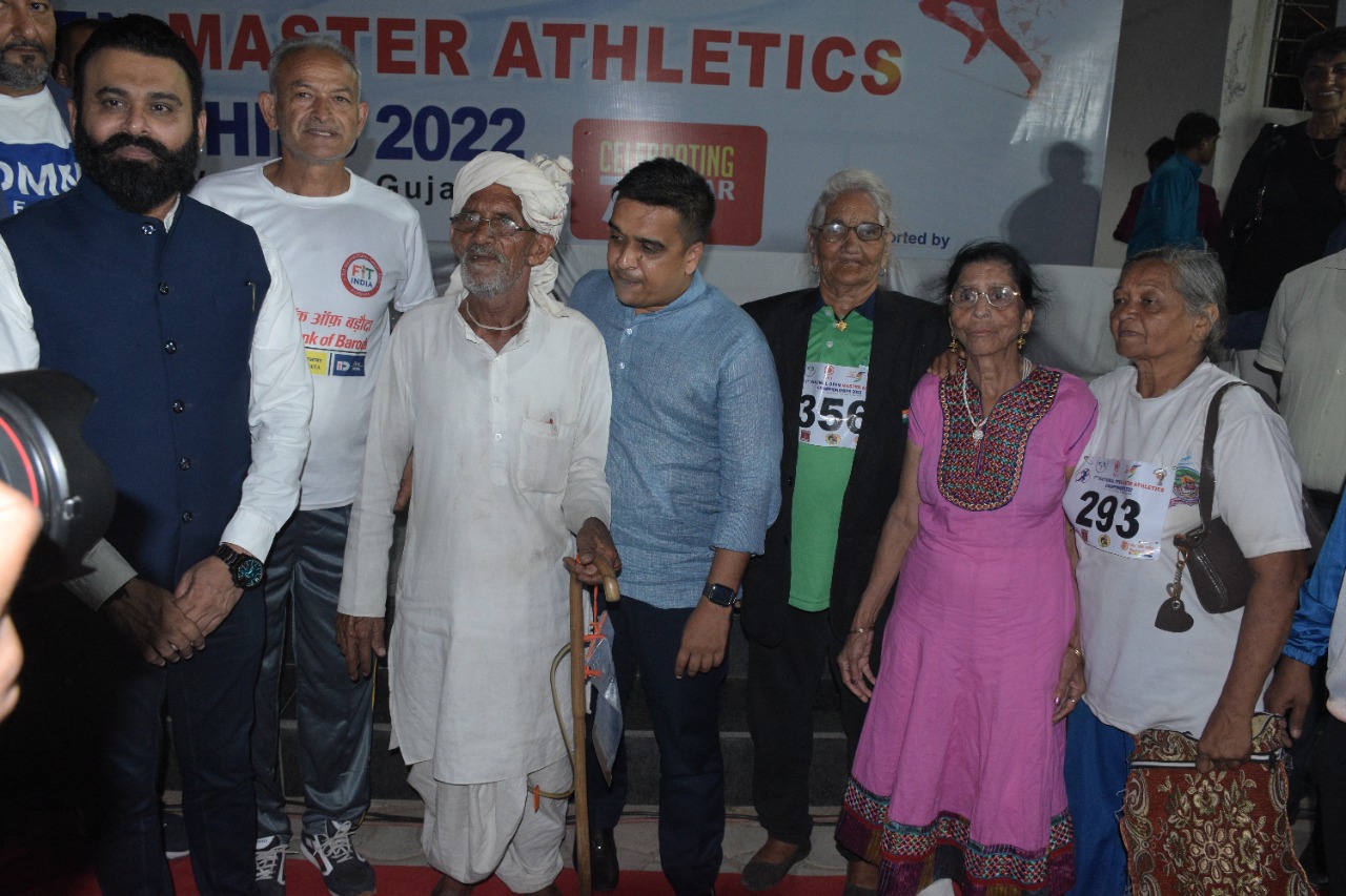 Grandmother  106 years old  astonished everyone by winning the gold at the Indian National Open Athletics Championships  Indian National Open Athletics Championships  Harsh Sanghvi  gujrat Sports and Home Minister Harsh Sanghvi  Ramabai of Charkhi Dadri  ഇന്ത്യൻ നാഷണൽ ഓപ്പൺ അത്‌ലറ്റിക്‌സ് ചാമ്പ്യൻഷിപ്പ്  ഗുജറാത്ത് ആഭ്യന്തര മന്ത്രി ഹർഷ് സാംഘ്‌വി  ഹർഷ് സാംഘ്‌വി