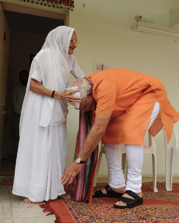 PM Modi writes blog dedicated to his mother on her birthday