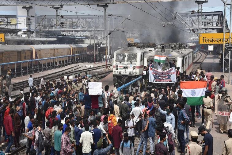 Anti Agnipath protests: ତେଲେଙ୍ଗାନା ଓ ବିହାରରେ ହିଂସା ପଛରେ କୋଚିଂ ସେଣ୍ଟରର ଭୂମିକା !