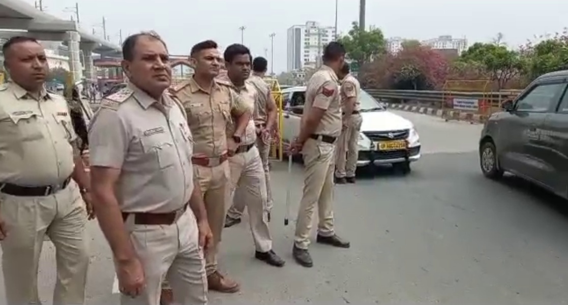 police posted at Badarpur border in Faridabad