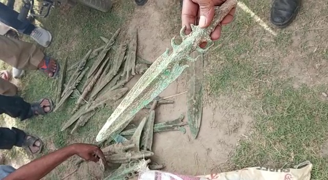 4000 year old weapons found in field