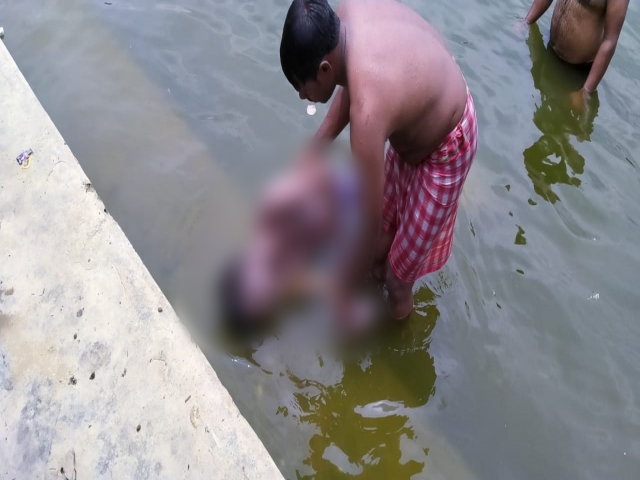 missing youth dead body recovered from Raja Talab in Koderma