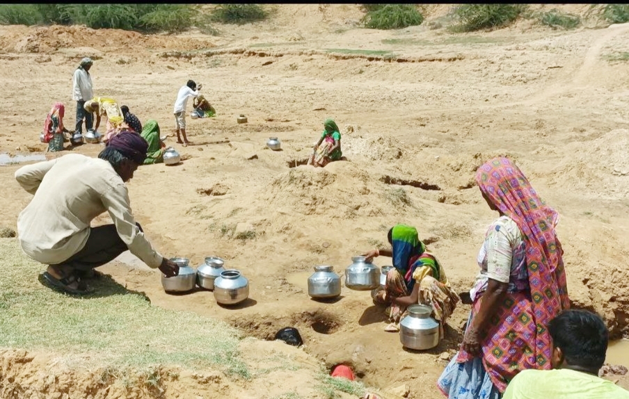 ગામના લોકો વિરડા આધારિત મેળવે છે પાણી