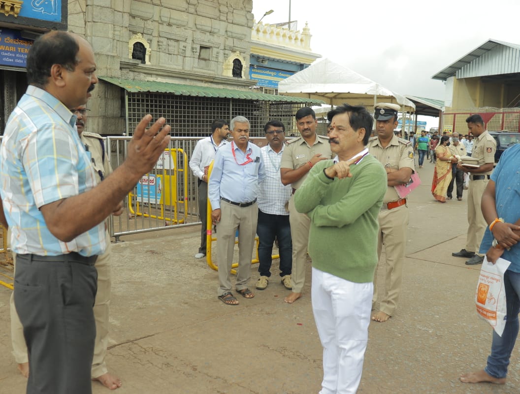 preparations-are-completed-in-chamundi-hill-for-ashadha-friday