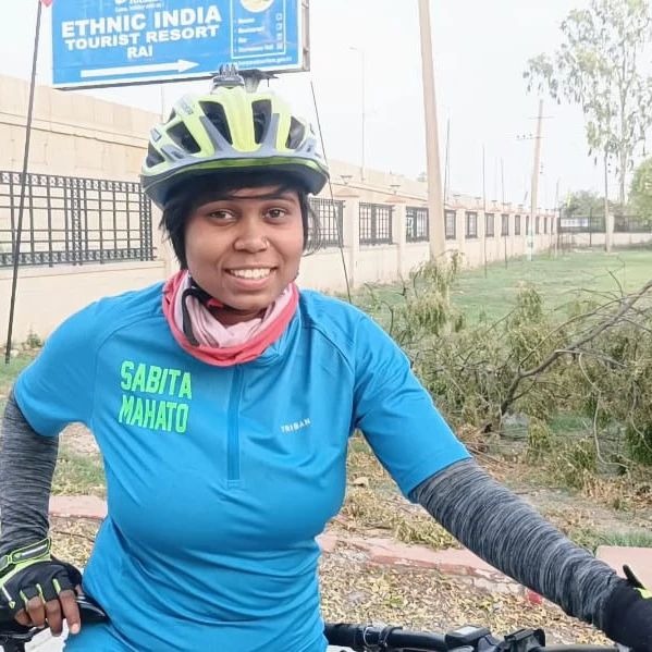 ભારતની આ મહિલાએ રેકોર્ડ સાયકલ ચલાવીને હિમાલયમાં ત્રિરંગો લહેરાવ્યો