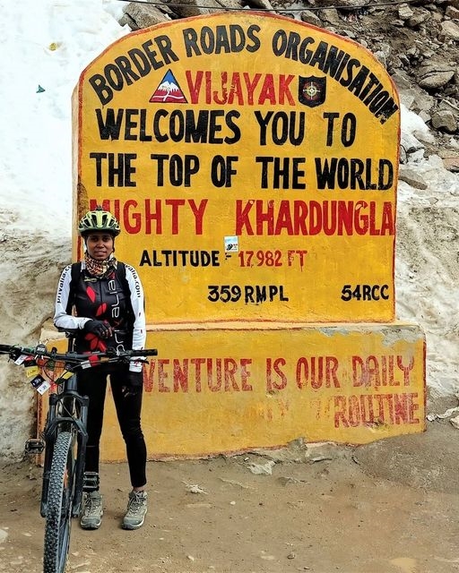 Worlds Highest Road Umlingala  The First Female Cyclist to Reach the Worlds Highest Road Umlingala  sabita mahato Umlingala  ഉംലിംഗ് ലാ വനിത സൈക്ലിസ്റ്റ്  സബിത മഹതോ ലോകത്തിലെ ഏറ്റവും ഉയരം കൂടിയ റോഡ് ഉംലിംഗ് ലാ