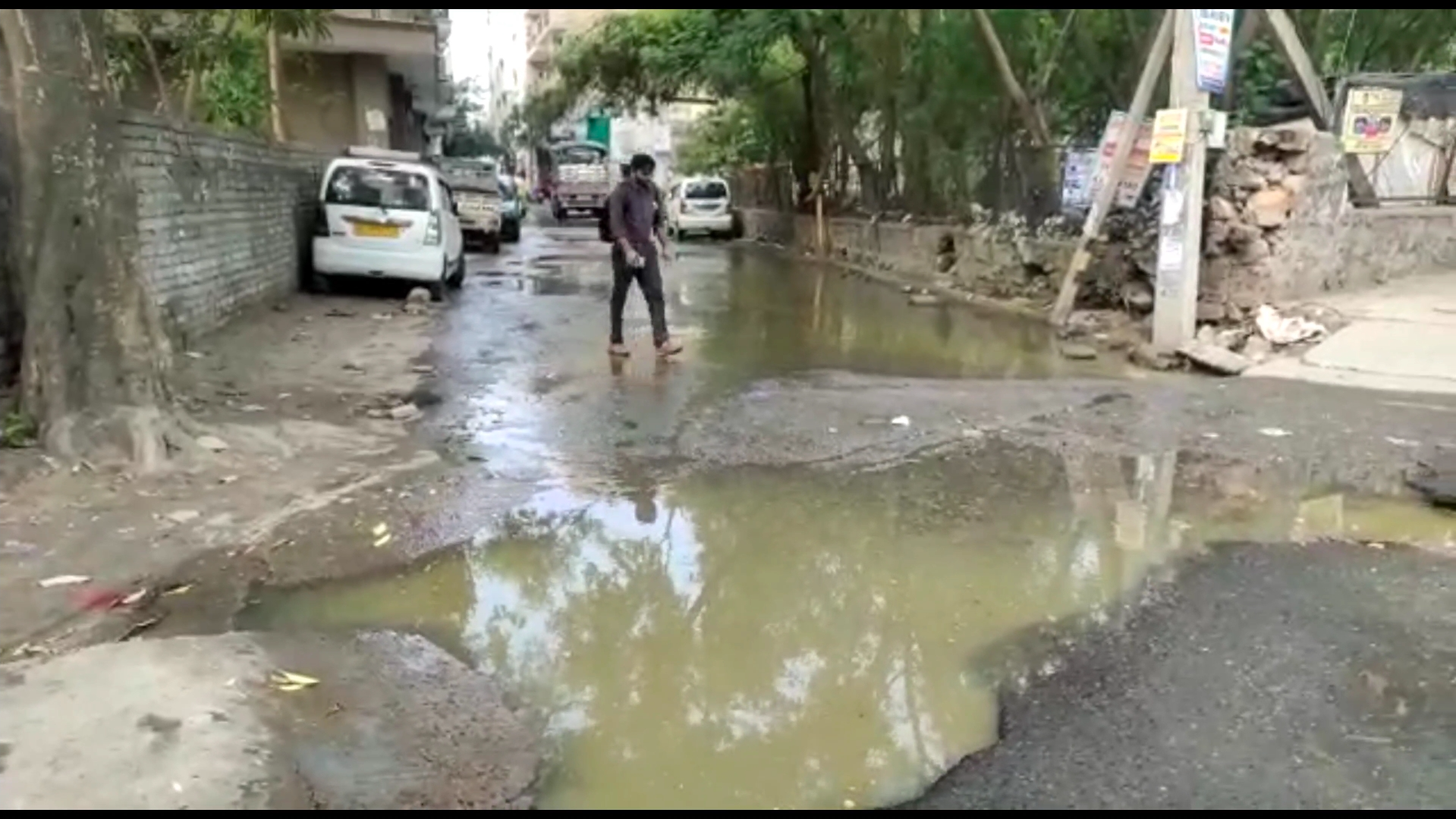 Dirty water flowing on road in Kishangarh Delhi