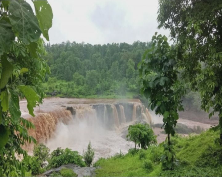 ગીરાધોધનો નજારો