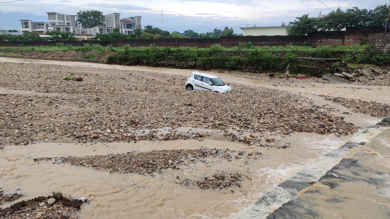 Car Washed away in Sahaspur