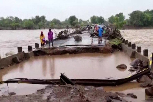 floods in many parts of india