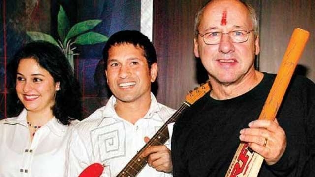 Sachin 'Marks' the day with Knopfler