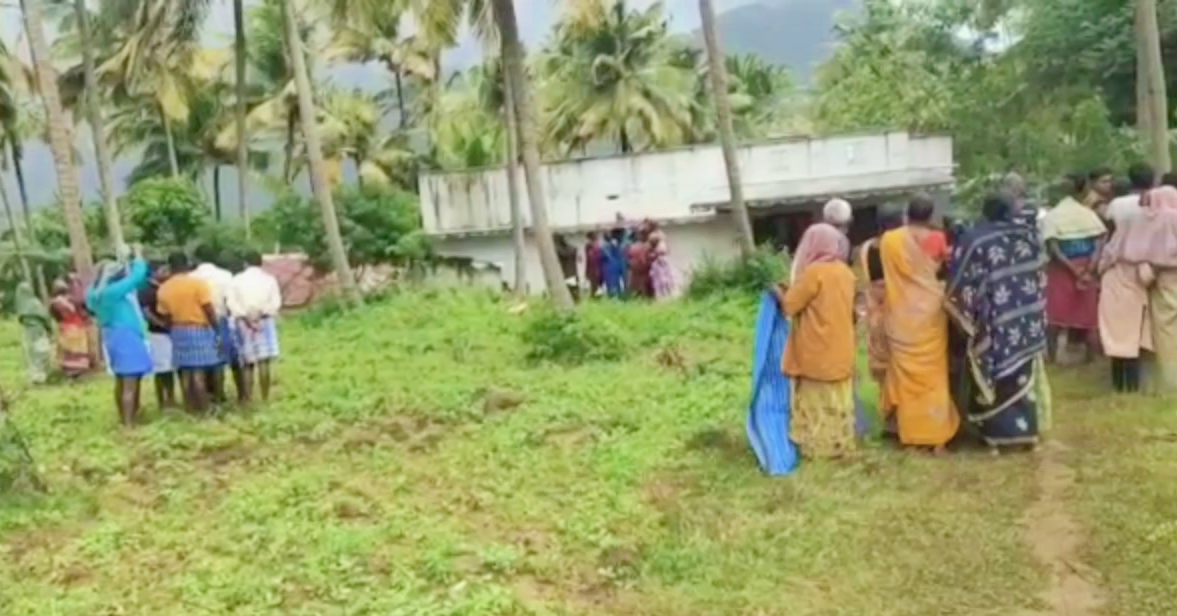 மேக்கரையில் தோட்டத்து வீட்டில் பாட்டி, பேரன் படுகொலை