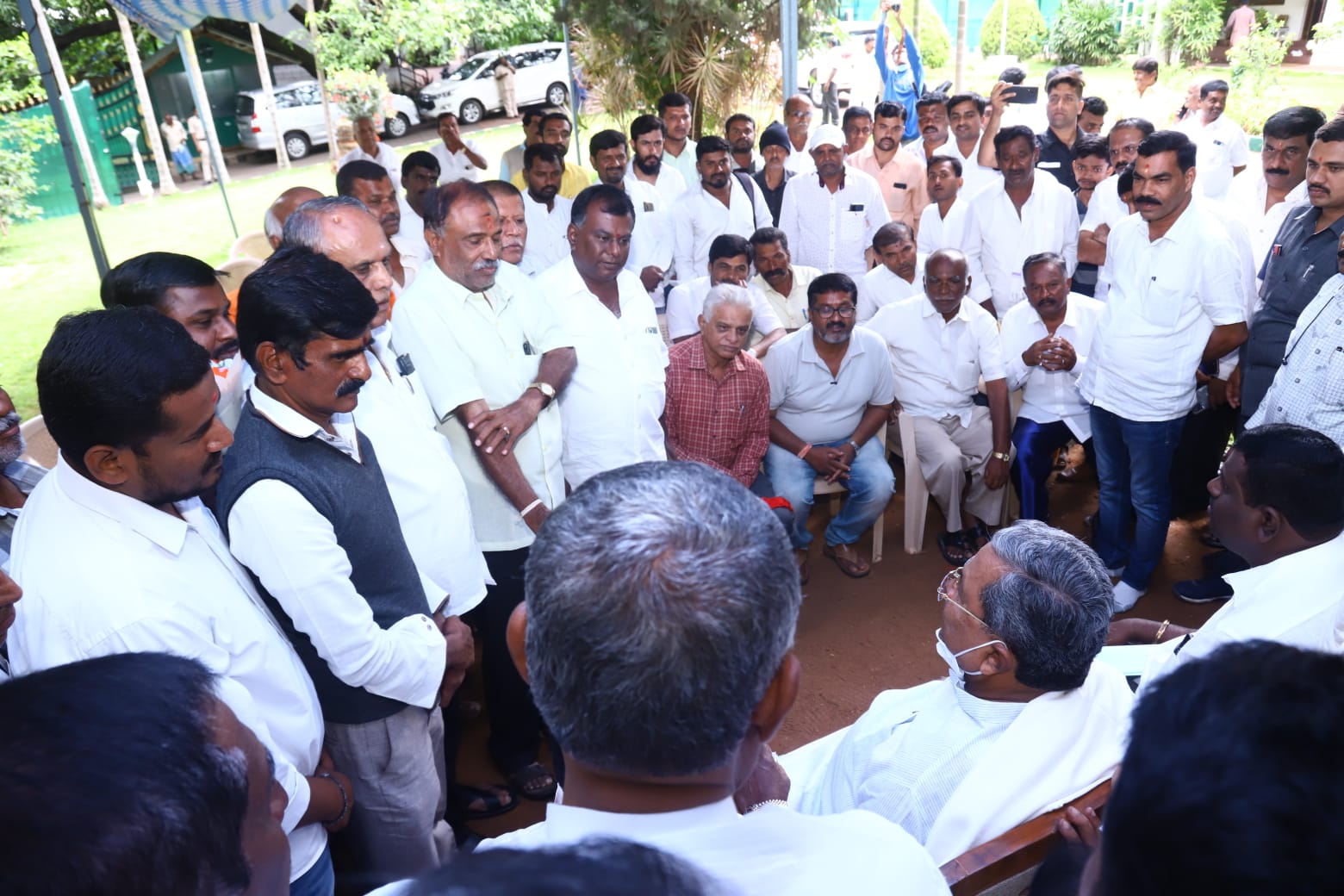 leaders-and-activists-urge-siddaramaiah-to-contest-election-from-kolar