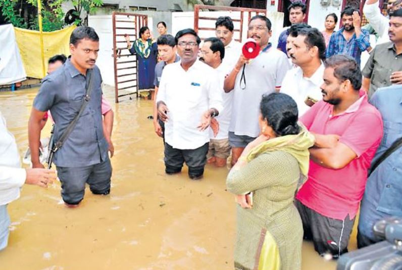 तेलंगाना में बाढ़ की तस्वीर