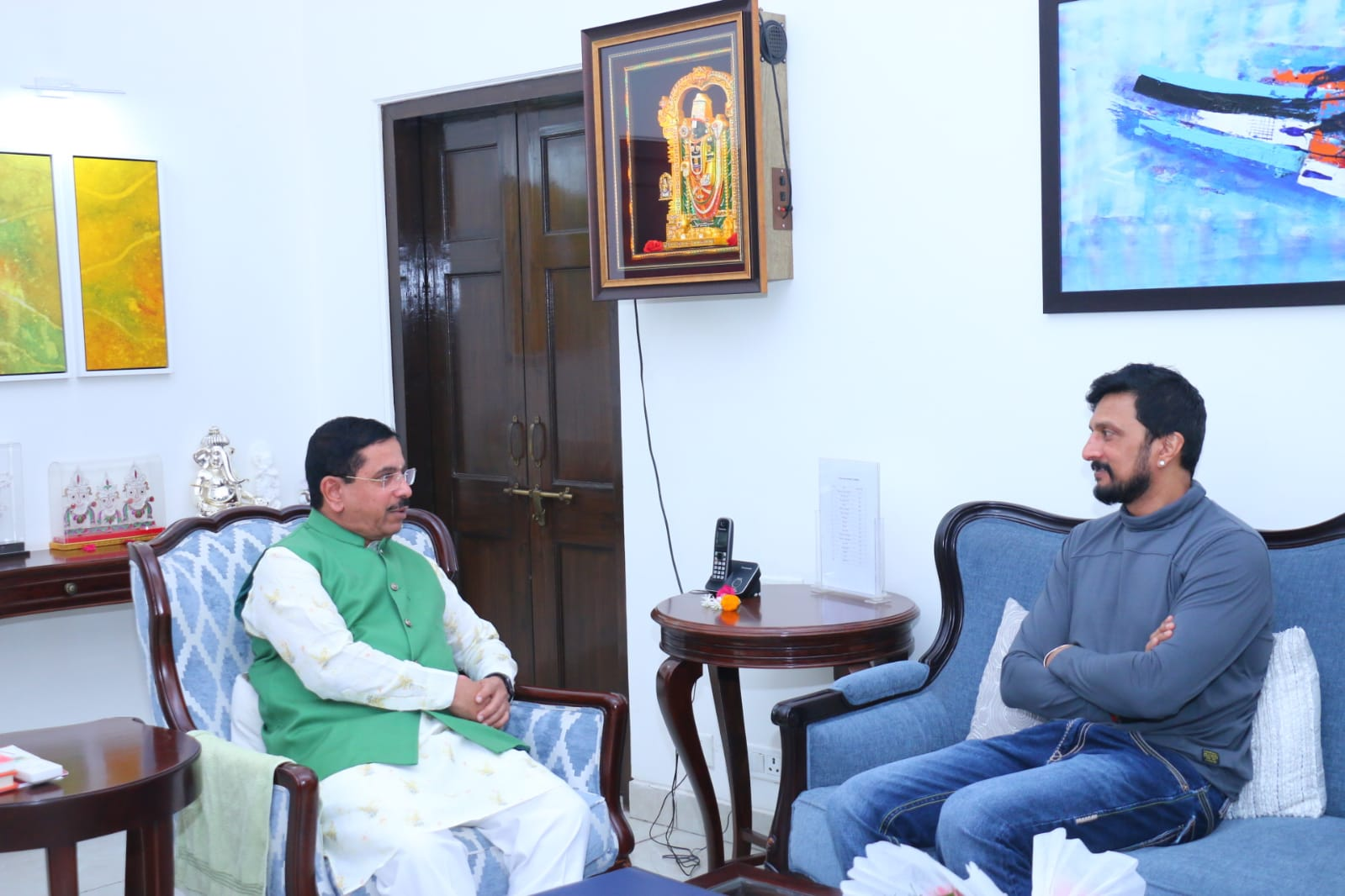 Actor Sudeep meet Union Minister Pralhad Joshi