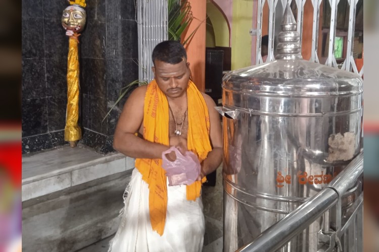 clash between preest of ratakal revanasiddeshwara temple