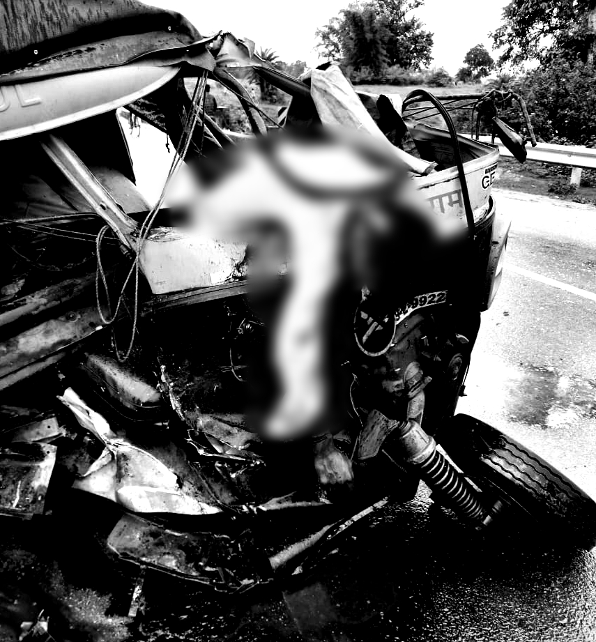 Auto driver died in road accident in Simdega