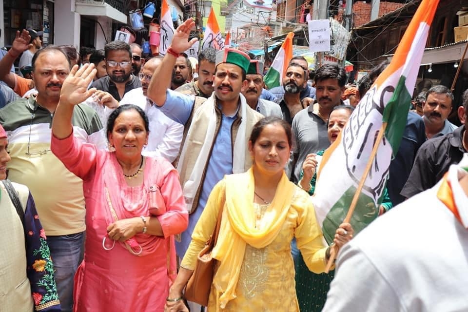 Block Congress Rampur took out rally against BJP