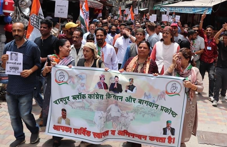 Block Congress Rampur took out rally against BJP
