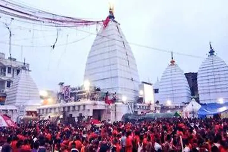 crowd-of-devotees-in-temple-in-ranchi