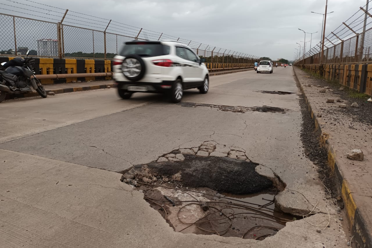 Netravati bridge pothole