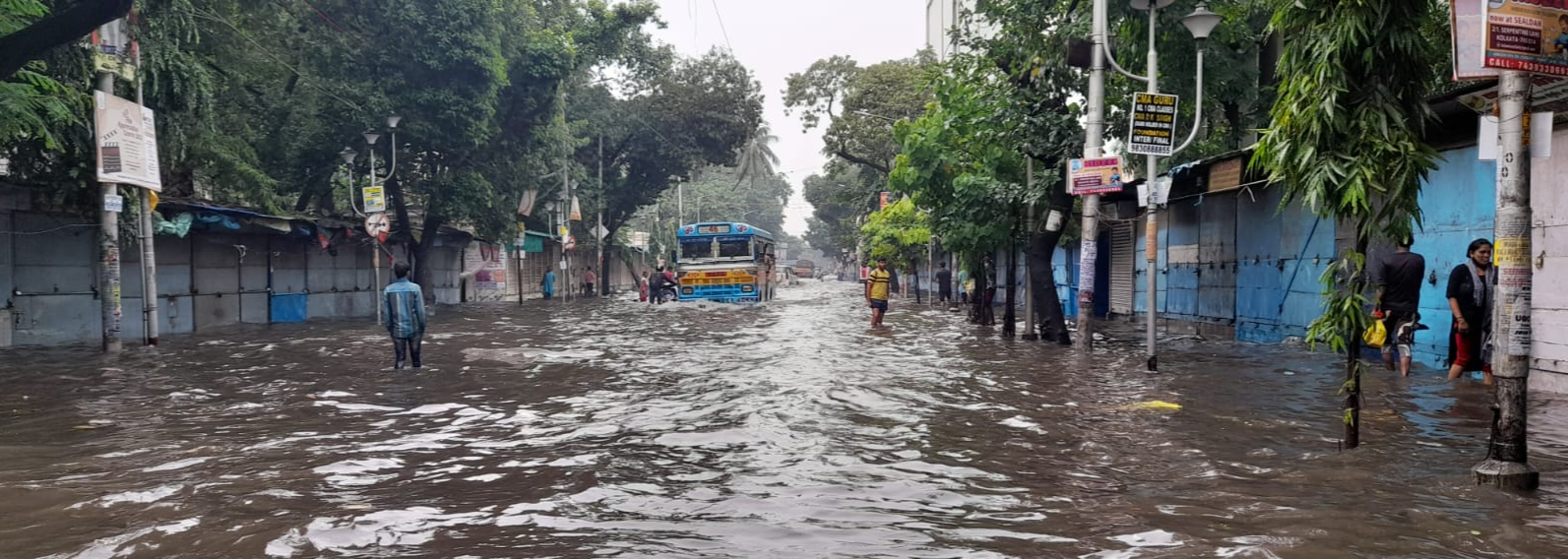 Many places waterlogged due to rain in Kolkata