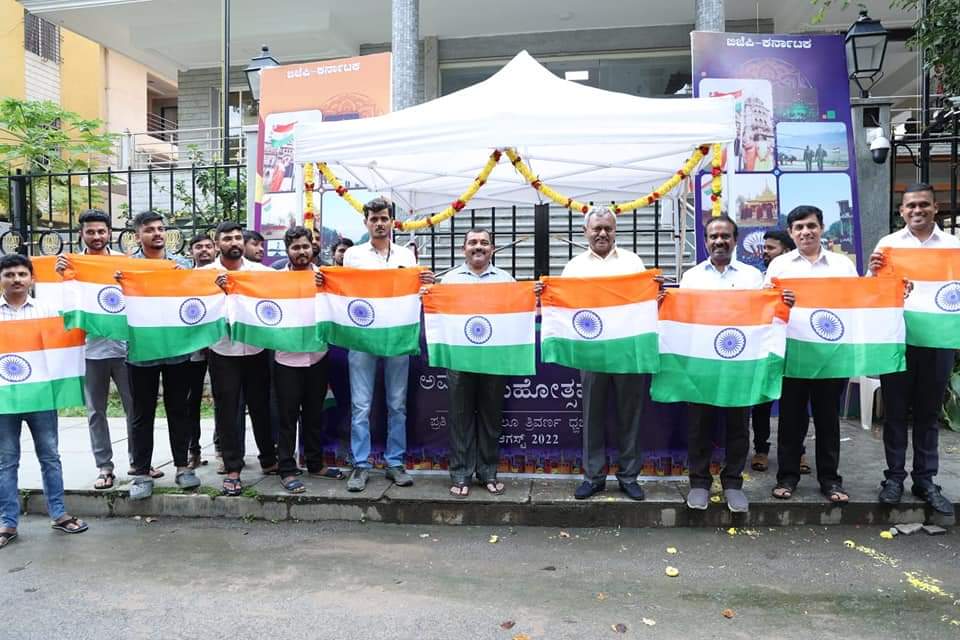 bjp-opens-har-ghar-tiranga-shop-at-bjp-office-in-banglore