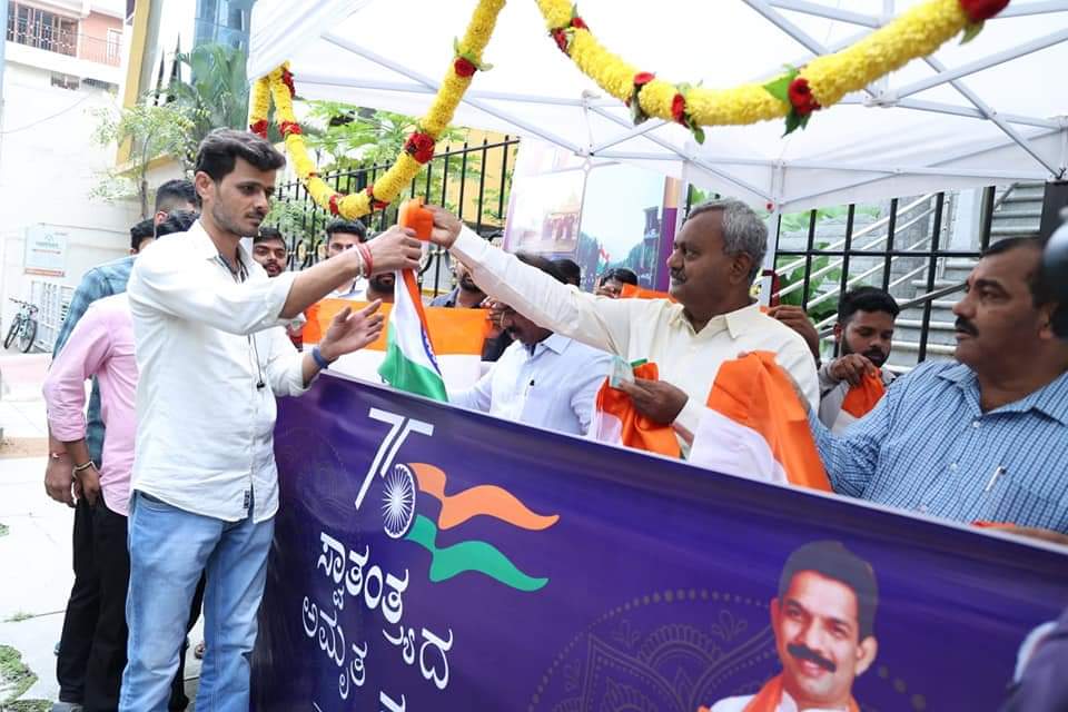 bjp-opens-har-ghar-tiranga-shop-at-bjp-office-in-banglore