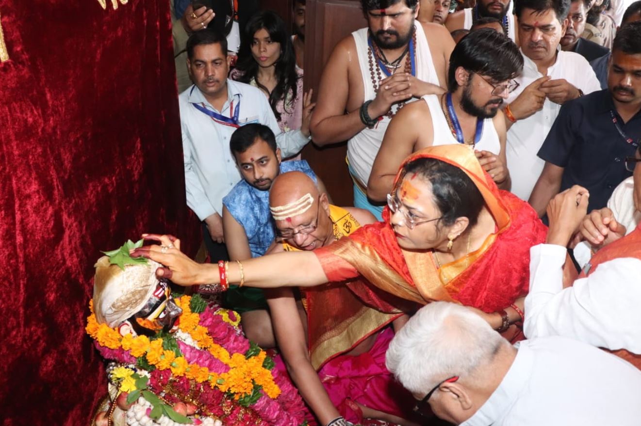 CM Shivraj and his wife worshiped Baba Mahakal
