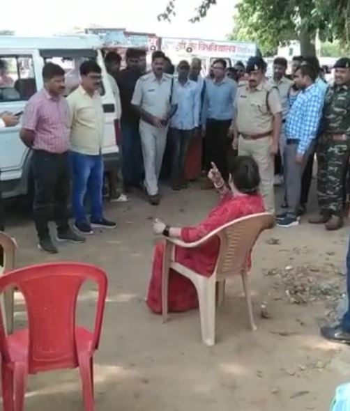 shivpuri man dies in collision with pilot vehicle sports minister yashodhara raje scindia